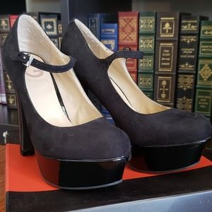 Guess platform size 6 1/2